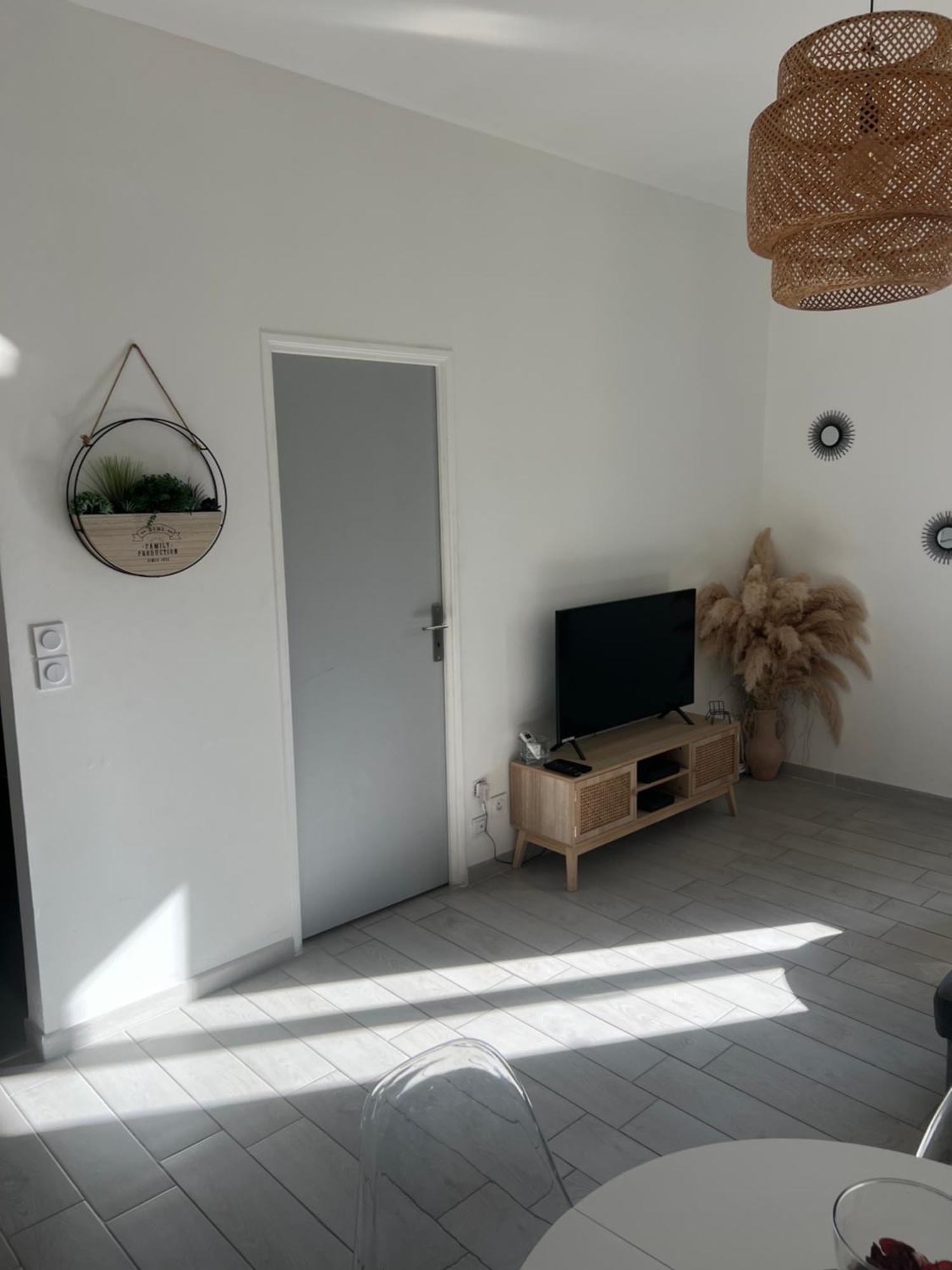 Grand T2 Climatise A 5 Min De La Gare St-Charles - Vieux Port Apartment Marseille Exterior photo
